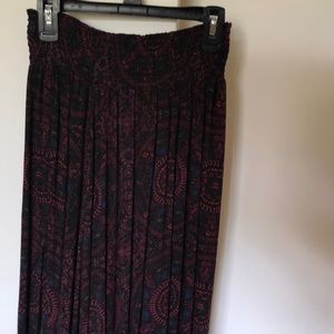 Long skirt with slit on the side